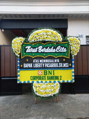 Papan Bunga Duka di Maje