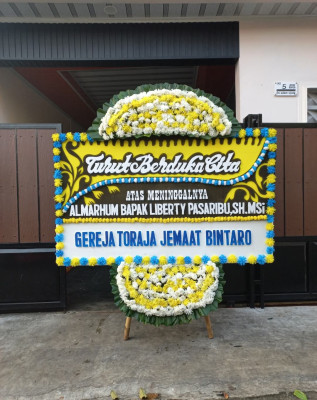 Papan Bunga Duka di Maje