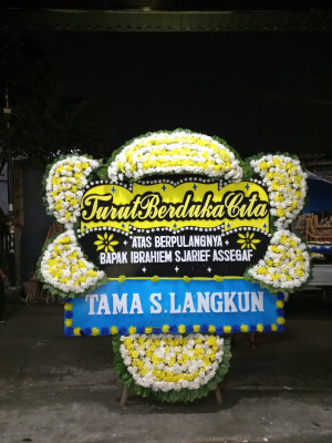 Papan Bunga Duka di Maje