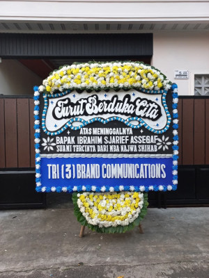 Papan Bunga Duka di Maje